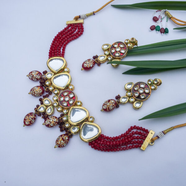 Red Onyx Beads Choker with Kundan Pendent - Image 2