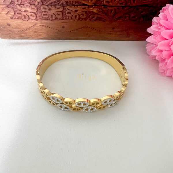 White Stones Bracelet - 2.4 Size