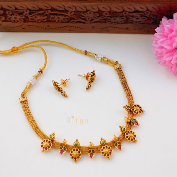 Antique Flower and Leaf Mango Design with Kemp Stones Attigai