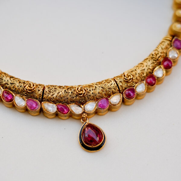 Antique Gold Finish  Kundan Neckset - Image 2