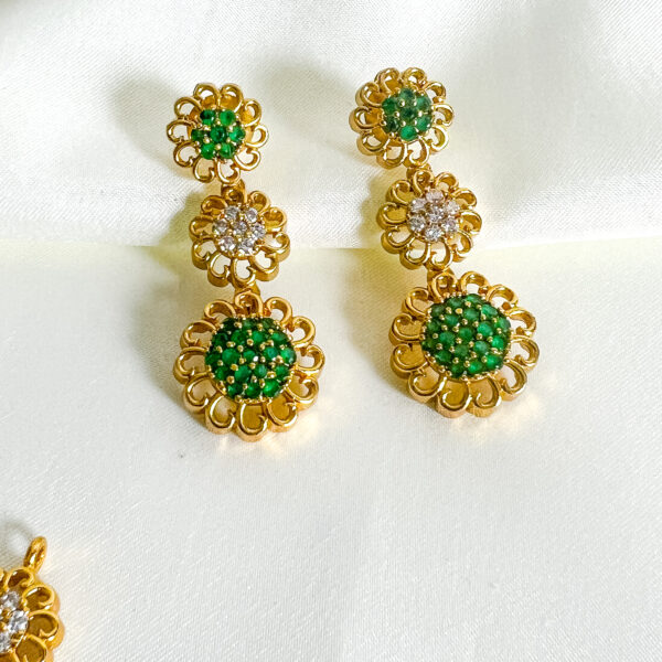 Antique Flower AD Stones Neckset - Image 6