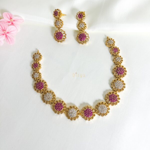 Antique Flower AD Stones Neckset