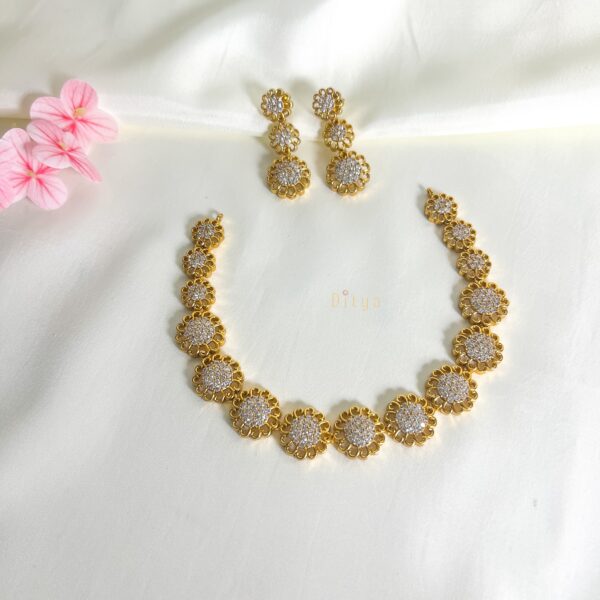 Antique Flower AD Stones Neckset - Image 7